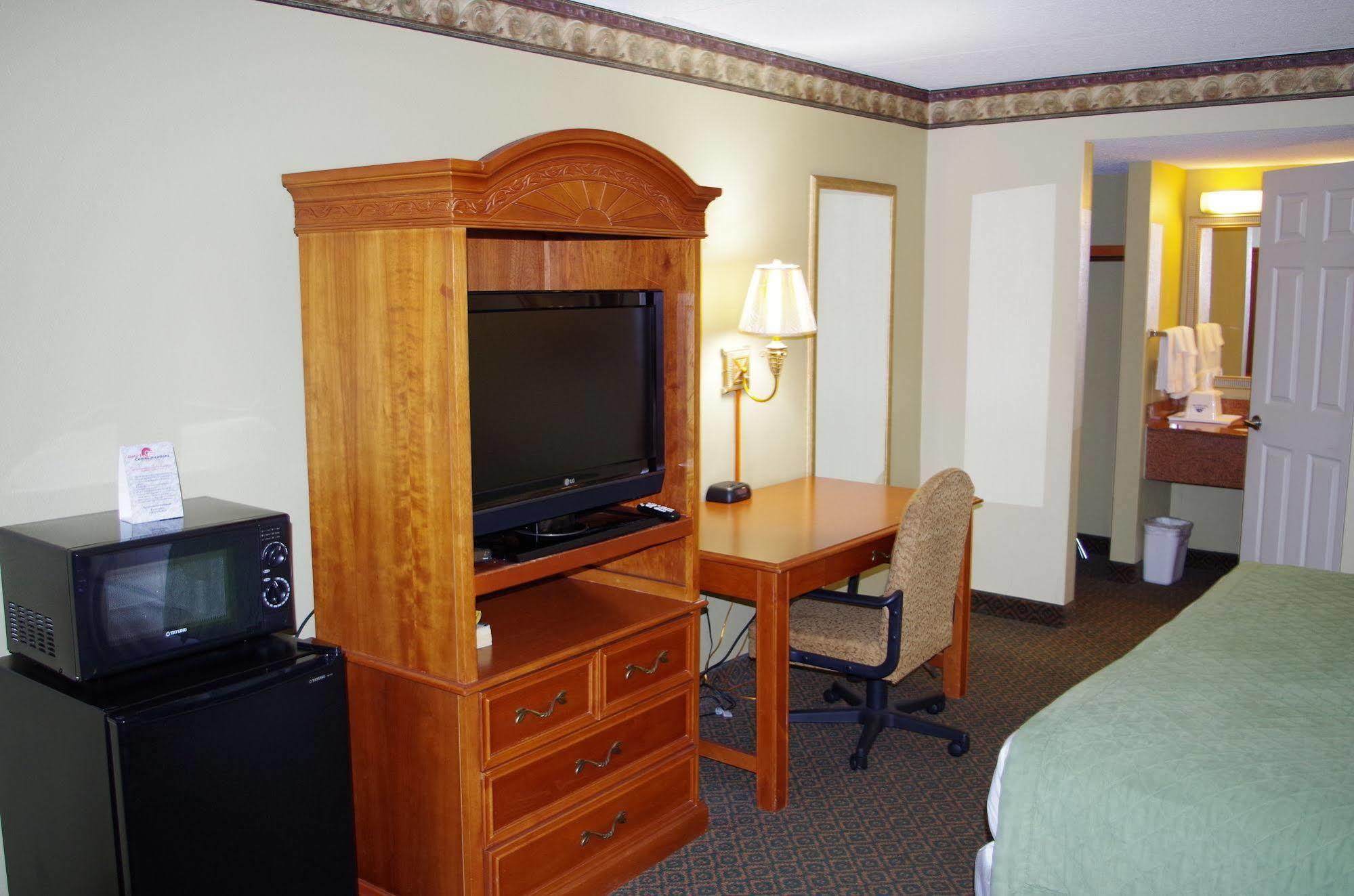 Americas Best Value Inn St. Louis Downtown Экстерьер фото